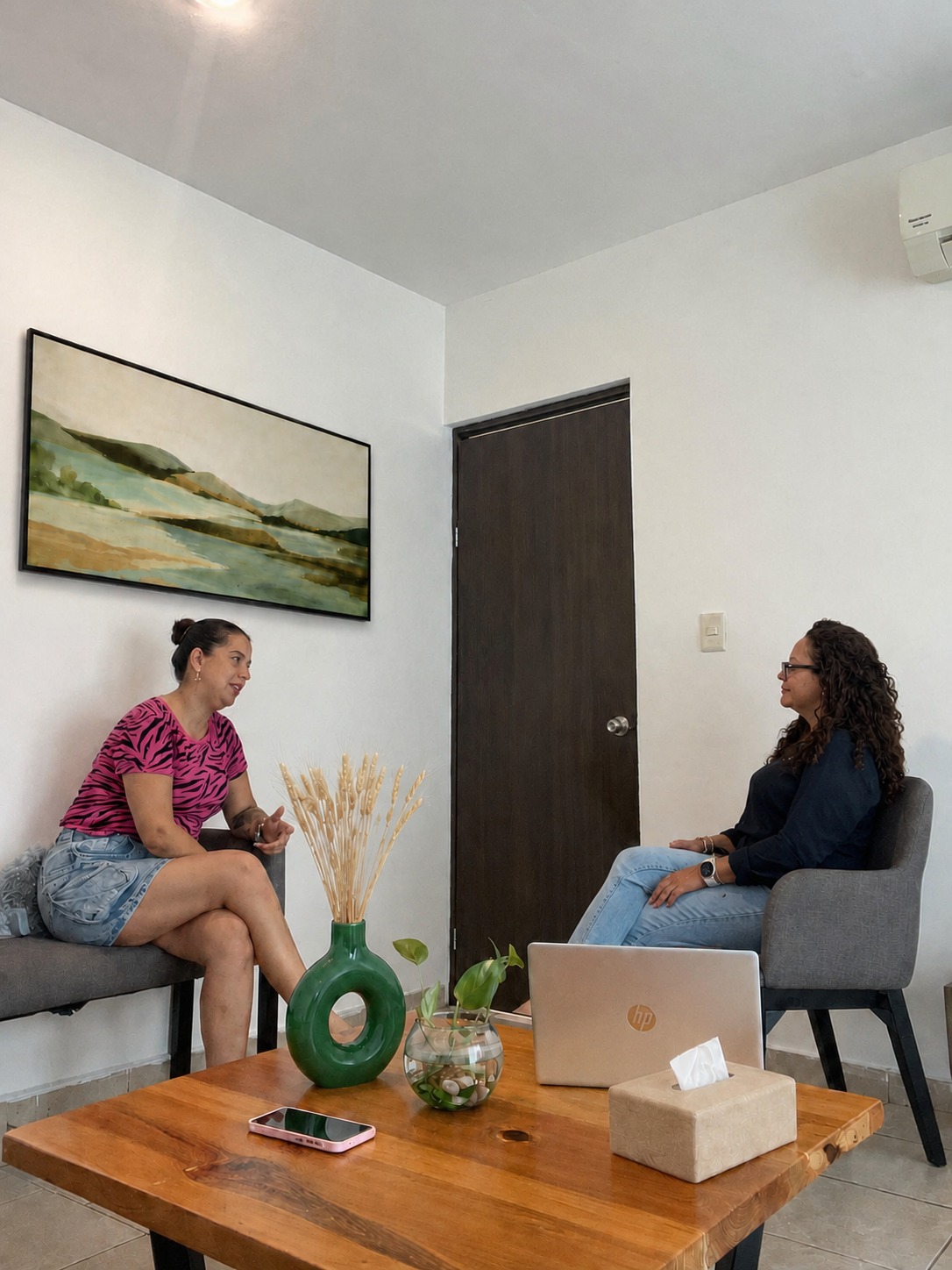 Espacio tranquilo y profesional para una consulta psicológica